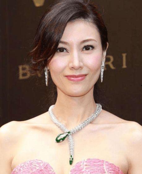 李嘉欣往期爆料视频,往期爆料视频中的惊人内幕